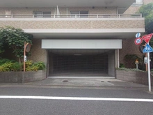 【東京都/世田谷区弦巻】カーサフェリス世田谷弦巻 駐車場入口