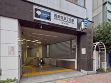 【東京都/新宿区西新宿】ザ・パークハウス西新宿タワー60 都営大江戸線「西新宿五丁目」駅（現地より約700m）：