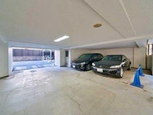 【東京都/文京区白山】グランスイート文京小石川 駐車場：2万8000円～3万4000円／月