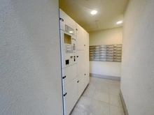 【東京都/武蔵野市吉祥寺本町】エスト・グランディールカーロ吉祥寺本町 宅配BOX