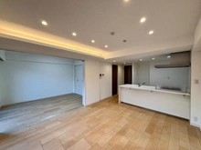 【東京都/三鷹市下連雀】サンティール三鷹サウスウイング リビング・ダイニング：（左）5.8帖洋室