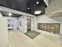 【東京都/三鷹市下連雀】エミネンスイン三鷹 エントランス