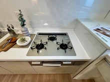 【東京都/武蔵野市吉祥寺東町】吉祥寺エコーハイツ キッチン：三口コンロ