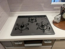 【東京都/武蔵野市吉祥寺北町】ライオンズマンション吉祥寺第3 キッチン：三口コンロ