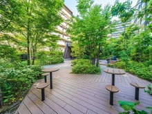 【東京都/三鷹市下連雀】プラウドシティ吉祥寺 敷地内：敷地内中庭