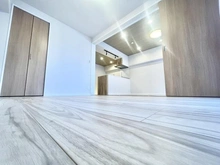 【東京都/武蔵野市境】興栄マンションむさしの 洋室：LDKと洋室の間の間仕切りを開放した状態です。