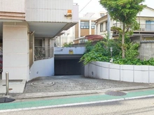 【東京都/府中市紅葉丘】モンシャトー・ラポール多摩 駐車場