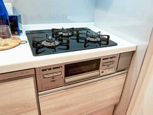 【東京都/調布市西つつじケ丘】ライオンズマンションつつじケ丘第2 キッチン：三口コンロ