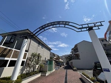 【神奈川県/川崎市麻生区片平】エスポワール五月台 アプローチ