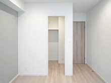 【神奈川県/川崎市麻生区上麻生】新百合ヶ丘パークハウス 洋室：約6.0帖
ウォークインクローゼット付き