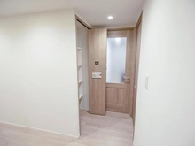 【神奈川県/川崎市麻生区上麻生】新百合ヶ丘パークハウス 廊下：収納