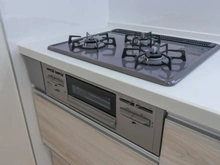 【東京都/立川市上砂町】ハイホーム立川 キッチン：三口コンロ