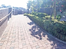 【神奈川県/川崎市麻生区高石】ヴェルビュ百合ヶ丘 アプローチ：大規模修繕工事中