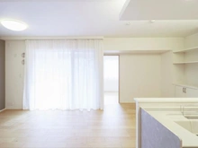 【神奈川県/横浜市金沢区長浜】パークホームズ横浜能見台フィールズコート LDK：約17.2帖
床暖房付き