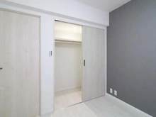 【東京都/葛飾区柴又】ライオンズマンション柴又 洋室：約4.7帖
ウォークインクローゼット付き