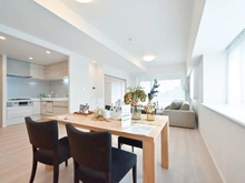 【東京都/西東京市ひばりが丘】フォレストレイクひばりが丘 D棟 LDK：約18.2帖
床暖房付き