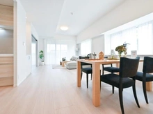 【東京都/西東京市ひばりが丘】フォレストレイクひばりが丘 D棟 LDK：約18.2帖
床暖房付き