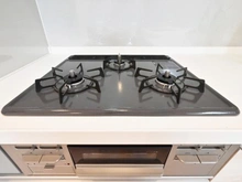 【東京都/西東京市ひばりが丘】フォレストレイクひばりが丘 D棟 キッチン：三口コンロ