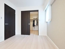 【東京都/西東京市ひばりが丘】フォレストレイクひばりが丘 D棟 洋室：約10.0帖
ウォークインクローゼット付き