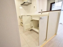 【神奈川県/横浜市旭区中白根】ナイスサンソレイユ横浜鶴ヶ峰 キッチン：収納