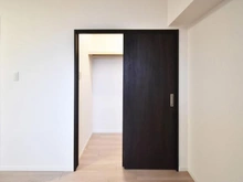 【神奈川県/横浜市旭区中白根】ナイスサンソレイユ横浜鶴ヶ峰 洋室：約7.6帖