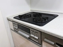 【東京都/東大和市桜が丘】サンクレイドル玉川上水 キッチン：三口コンロ