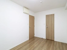 【東京都/東大和市桜が丘】サンクレイドル玉川上水 洋室：約6.2帖
ウォークインクローゼット付き