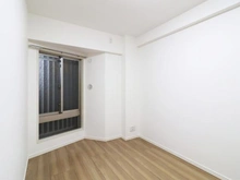 【東京都/東大和市桜が丘】サンクレイドル玉川上水 洋室：約5.2帖
ウォークインクローゼット付き