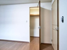 【神奈川県/川崎市多摩区宿河原】アクエージュ多摩川 洋室:約7.1帖
ウォークインクローゼット付き