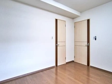 【神奈川県/川崎市多摩区宿河原】アクエージュ多摩川 洋室:約7.1帖
ウォークインクローゼット付き