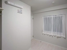 【神奈川県/横浜市神奈川区松見町】アンバサダー横浜松見町 サービスルーム（納戸）：約4.5帖