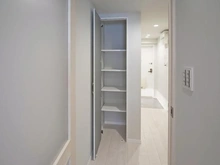 【神奈川県/横浜市神奈川区松見町】アンバサダー横浜松見町 廊下：収納