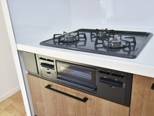 【神奈川県/横浜市磯子区森】マンション上大岡台 B棟 キッチン：三口コンロ