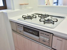 【神奈川県/横浜市南区山王町】ライオンズマンション吉野町第5 キッチン：三口コンロ