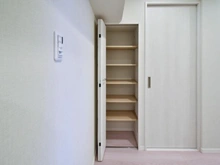【神奈川県/横浜市南区山王町】ライオンズマンション吉野町第5 廊下：収納