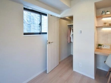 【神奈川県/横浜市南区山王町】ライオンズマンション吉野町第5 洋室：約5.5帖
ウォークインクローゼット付き