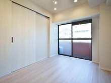 【神奈川県/横浜市南区山王町】ライオンズマンション吉野町第5 洋室：約5.5帖
ウォークインクローゼット付き