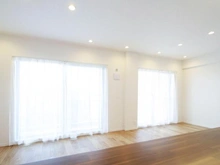 【神奈川県/横浜市保土ケ谷区岩井町】保土ケ谷南パークホームズ リビング・ダイニング：キッチンから望む