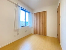 【神奈川県/横須賀市安針台】コモンヒルズ安針台海の手一番館 洋室：約4.9帖