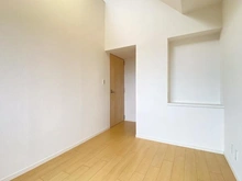 【神奈川県/横須賀市安針台】コモンヒルズ安針台海の手一番館 洋室：約5.5帖