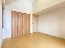 【神奈川県/横須賀市安針台】コモンヒルズ安針台海の手一番館 洋室：約7.1帖