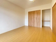 【神奈川県/横須賀市安針台】コモンヒルズ安針台海の手一番館 洋室：約7.8帖