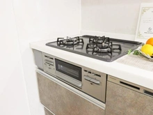 【東京都/多摩市中沢】ライオンズマンション多摩センター キッチン：三口コンロ