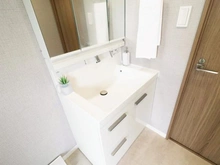 【東京都/多摩市中沢】ライオンズマンション多摩センター 洗面室：洗面化粧台