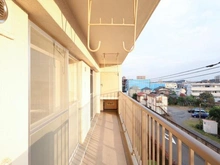 【東京都/稲城市矢野口】矢野口住宅 バルコニー：収納あり