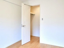 【東京都/板橋区三園】ライオンズマンション西高島平溝下公園 壱番館 洋室：約6.1帖
ウォークインクローゼット付き