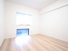 【東京都/多摩市永山】ライオンズモリス京王永山 洋室：約6.6帖
ウォークインクローゼット付き