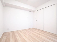 【東京都/多摩市永山】ライオンズモリス京王永山 洋室：約6.6帖
ウォークインクローゼット付き