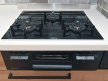 【東京都/多摩市落合】プロムナード多摩中央 1号棟 キッチン：三口コンロ