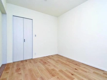 【東京都/多摩市落合】プロムナード多摩中央 1号棟 洋室：約6.2帖
ウォークインクローゼット付き